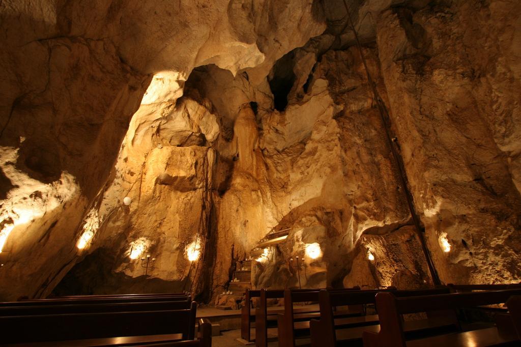 Hotel Capricorn Caves à Rockhampton Extérieur photo